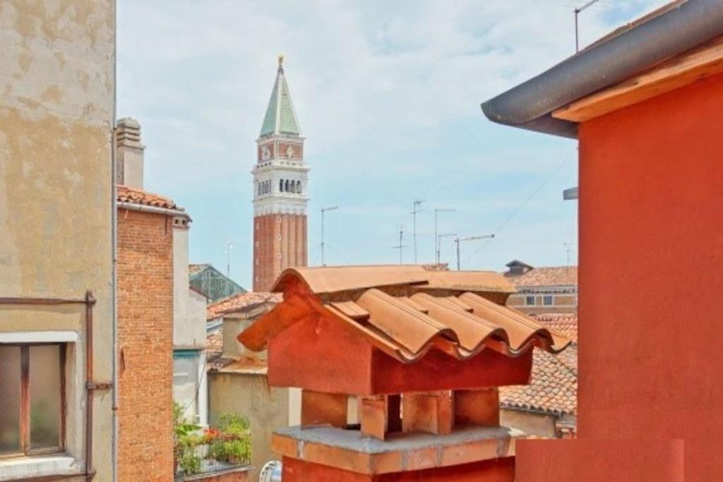On The Roofs To Piazza San Marco - Venezia Apartman Kültér fotó