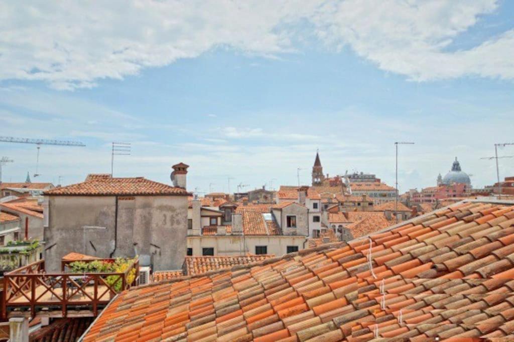 On The Roofs To Piazza San Marco - Venezia Apartman Kültér fotó